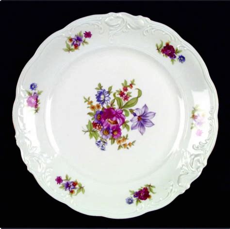THIS LISTING IS FOR 43 BEAUTIFUL PCS OF SOUTHINGTON FINE CHINA BY BAUM BROS MADE IN POLAND AND IN THE TRELLIS PATTERN.. SET INCLUDES: 7- DINNER PLATES 10 3/8" 8- SALAD PLATES 7 3/8" 8- CEREAL BOWLS 8 1/4" 8- SAUCERS 6" 8- CUPS 1- CREAMER 1- SUGAR BOWL W/LID 1- TEAPOT Lid does have some cracks …